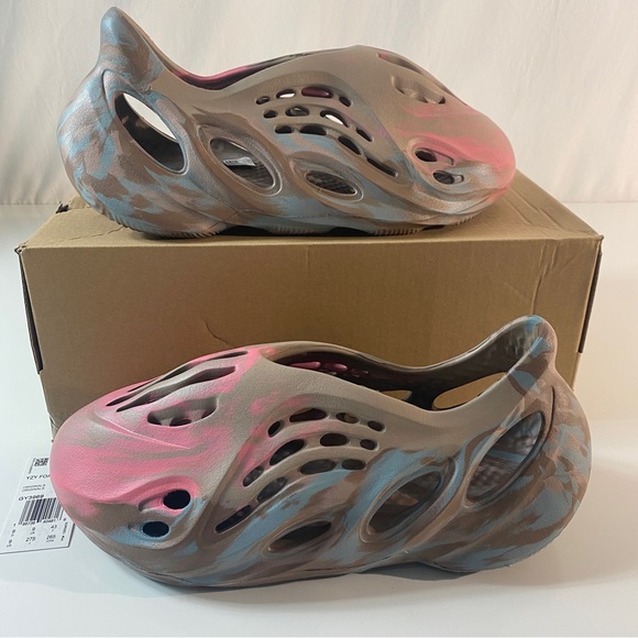 Yeezy Foam RNR MX Sand Size 9 NEW In Box - Picture 2 of 9